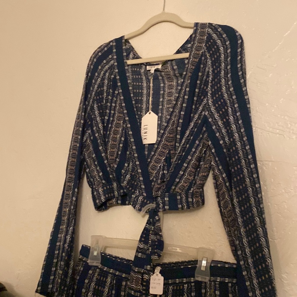 Beautiful 2 piece set. Teal Taupe Color. Size Large